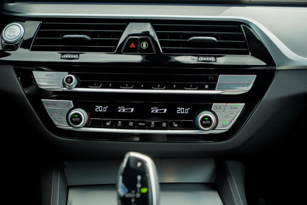 BMW 5 Serie Touring 530i High Executive / M-Pakket / Pano / HUD / Trekhaak / Incl BTW / Laser