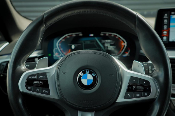 BMW 5 Serie Touring 530i High Executive / M-Pakket / Pano / HUD / Trekhaak / Incl BTW / Laser