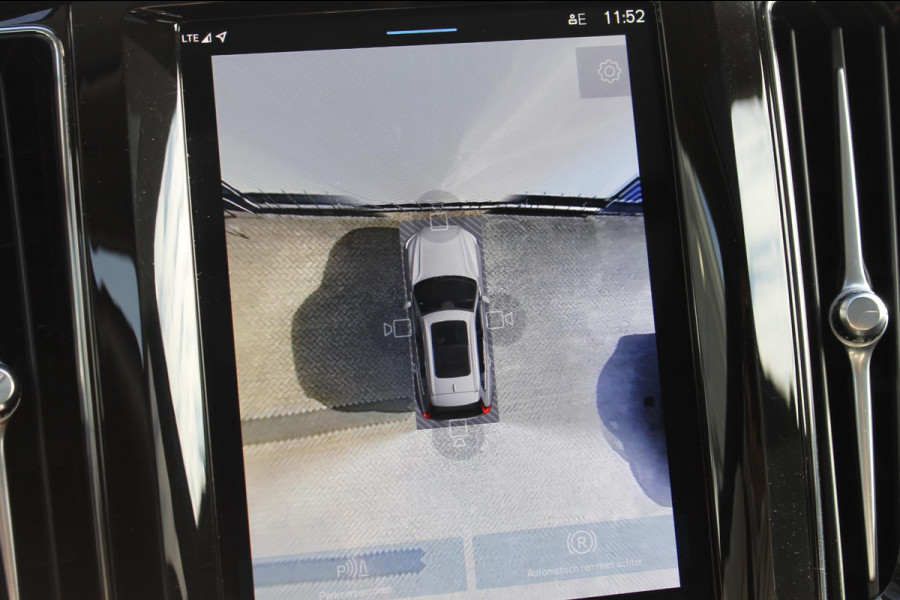 Volvo XC60 2.0 T6 Plug-in hybrid AWD Plus Dark Adaptieve cruise control / Panoramisch schuif-kanteldak / Lederen bekleding / 19" lm velgen / Google infotainment Volvo XC60 2.0 T6 Plug-in hybrid AWD Plus Dark Adaptieve cruise control / Panoramisch schuif-kanteldak / Lederen bekleding / 19" lm velgen / Google infotainment