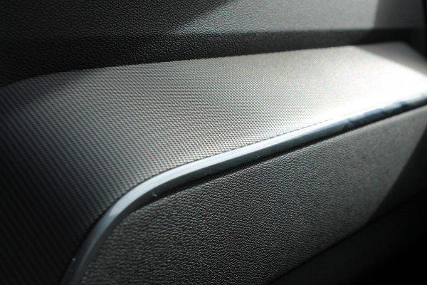 Volvo XC60 2.0 T6 Plug-in hybrid AWD Plus Dark Adaptieve cruise control / Panoramisch schuif-kanteldak / Lederen bekleding / 19" lm velgen / Google infotainment Volvo XC60 2.0 T6 Plug-in hybrid AWD Plus Dark Adaptieve cruise control / Panoramisch schuif-kanteldak / Lederen bekleding / 19" lm velgen / Google infotainment