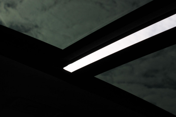 Volvo XC60 2.0 T6 Plug-in hybrid AWD Plus Dark Adaptieve cruise control / Panoramisch schuif-kanteldak / Lederen bekleding / 19" lm velgen / Google infotainment Volvo XC60 2.0 T6 Plug-in hybrid AWD Plus Dark Adaptieve cruise control / Panoramisch schuif-kanteldak / Lederen bekleding / 19" lm velgen / Google infotainment