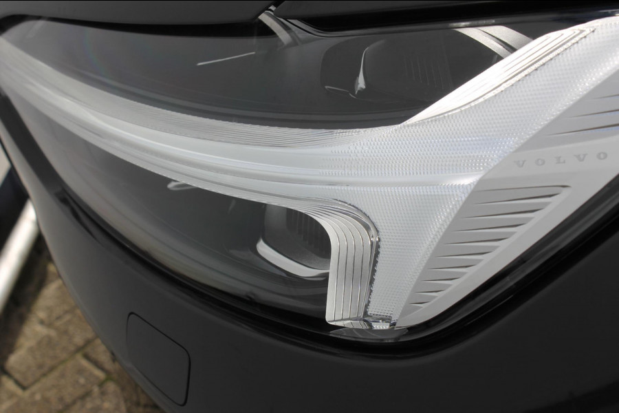 Volvo XC60 2.0 T6 Plug-in hybrid AWD Plus Dark Adaptieve cruise control / Panoramisch schuif-kanteldak / Lederen bekleding / 19" lm velgen / Google infotainment Volvo XC60 2.0 T6 Plug-in hybrid AWD Plus Dark Adaptieve cruise control / Panoramisch schuif-kanteldak / Lederen bekleding / 19" lm velgen / Google infotainment