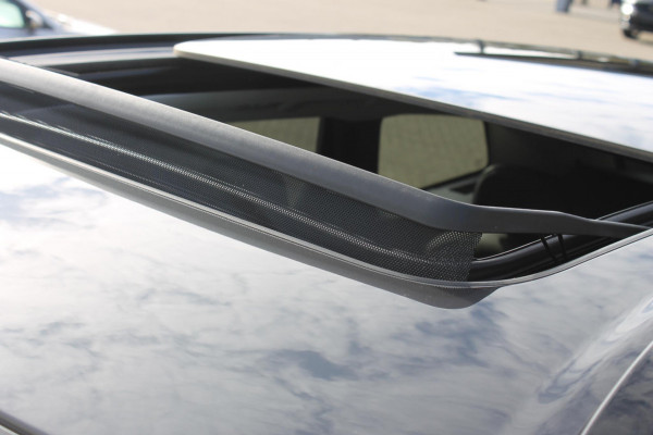 Volvo XC60 2.0 T6 Plug-in hybrid AWD Plus Dark Adaptieve cruise control / Panoramisch schuif-kanteldak / Lederen bekleding / 19" lm velgen / Google infotainment Volvo XC60 2.0 T6 Plug-in hybrid AWD Plus Dark Adaptieve cruise control / Panoramisch schuif-kanteldak / Lederen bekleding / 19" lm velgen / Google infotainment