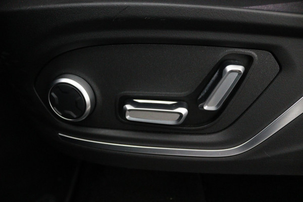 Lynk & Co 01 1.5*PLUG-IN*NAVI*PANO*CAM*ACC*CARPLAY*ECC*LED* Lynk & Co 01 1.5*PLUG-IN*NAVI*PANO*CAM*ACC*CARPLAY*ECC*LED*