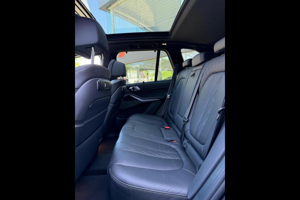 BMW X5 xDrive50e| M PACK PRO| Carbon zwart|22inch performance velg.