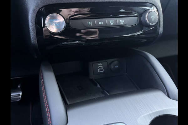 Ford Kuga 2.5 PHEV ST-Line X TECHPACK! WINTERPACK! 20INCH! Ford Kuga 2.5 PHEV ST-Line X TECHPACK! WINTERPACK! 20INCH!