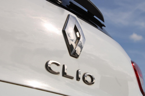 Renault Clio Estate 1.2 TCe Intens Automaat Allseason Panodak Trekhaak Camera !!NIEUWBINNEN!!