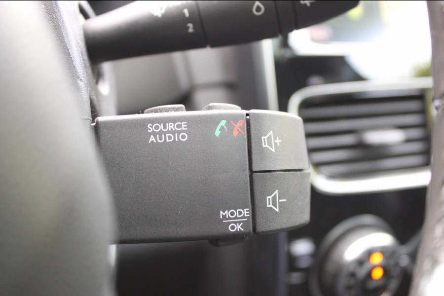 Renault Clio Estate 1.2 TCe Intens Automaat Allseason Panodak Trekhaak Camera !!NIEUWBINNEN!!
