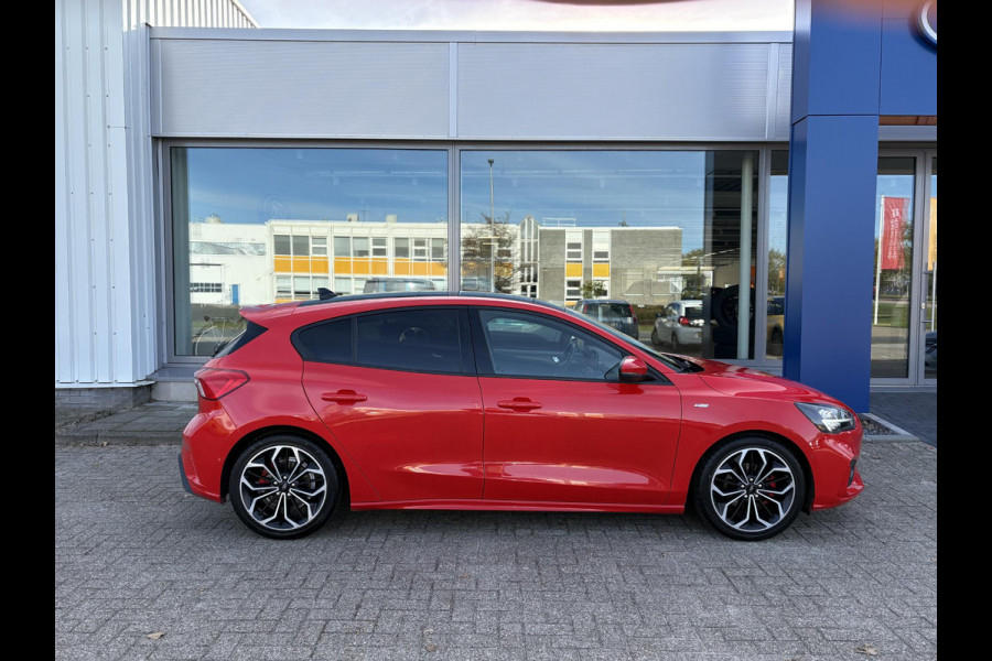 Ford Focus 1.5 EcoBoost ST Line Business 150pk | Panoramadak | Winterpack | Heads up Display | 18 inch Licht metaal Ford Focus 1.5 EcoBoost ST Line Business 150pk | Panoramadak | Winterpack | Heads up Display | 18 inch Licht metaal