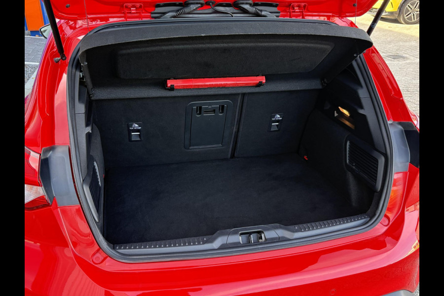 Ford Focus 1.5 EcoBoost ST Line Business 150pk | Panoramadak | Winterpack | Heads up Display | 18 inch Licht metaal Ford Focus 1.5 EcoBoost ST Line Business 150pk | Panoramadak | Winterpack | Heads up Display | 18 inch Licht metaal