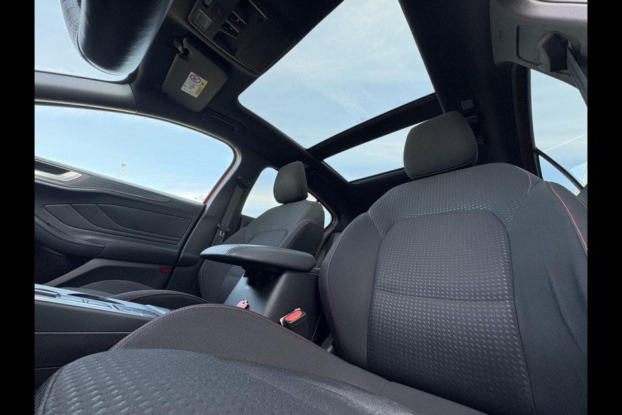 Ford Focus 1.5 EcoBoost ST Line Business 150pk | Panoramadak | Winterpack | Heads up Display | 18 inch Licht metaal Ford Focus 1.5 EcoBoost ST Line Business 150pk | Panoramadak | Winterpack | Heads up Display | 18 inch Licht metaal