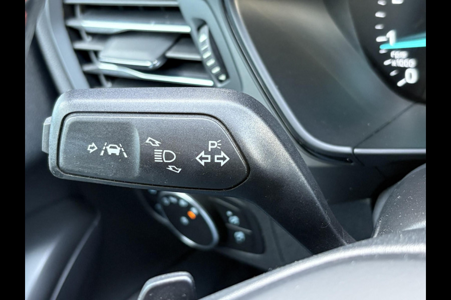 Ford Focus 1.5 EcoBoost ST Line Business 150pk | Panoramadak | Winterpack | Heads up Display | 18 inch Licht metaal Ford Focus 1.5 EcoBoost ST Line Business 150pk | Panoramadak | Winterpack | Heads up Display | 18 inch Licht metaal