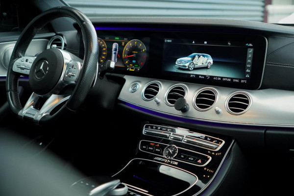 Mercedes-Benz E-Klasse Estate AMG 53 4MATIC / Magno / Schuifdak / Burmester / Trekhaak / Stoelverwarming&ventilatie Mercedes-Benz E-Klasse Estate AMG 53 4MATIC / Magno / Schuifdak / Burmester / Trekhaak / Stoelverwarming&ventilatie