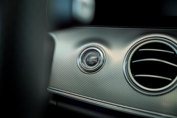 Mercedes-Benz E-Klasse Estate AMG 53 4MATIC / Magno / Schuifdak / Burmester / Trekhaak / Stoelverwarming&ventilatie Mercedes-Benz E-Klasse Estate AMG 53 4MATIC / Magno / Schuifdak / Burmester / Trekhaak / Stoelverwarming&ventilatie