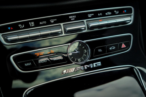 Mercedes-Benz E-Klasse Estate AMG 53 4MATIC / Magno / Schuifdak / Burmester / Trekhaak / Stoelverwarming&ventilatie Mercedes-Benz E-Klasse Estate AMG 53 4MATIC / Magno / Schuifdak / Burmester / Trekhaak / Stoelverwarming&ventilatie