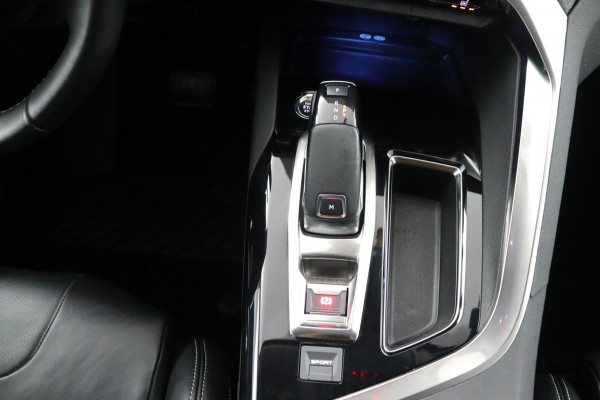 Peugeot 5008 1.2 *130PK*NAVI*CAM*HAAK*CRUISE*ECC*CARPLAY*7PERS.