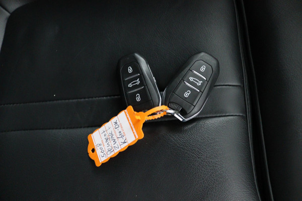 Peugeot 5008 1.2 *130PK*NAVI*CAM*HAAK*CRUISE*ECC*CARPLAY*7PERS.