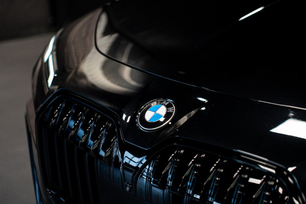 BMW 7 Serie 740d xDrive *M-Sport Pro / Bowers & Wilkins / Panorama / HUD / Surround View / Standverwarming*