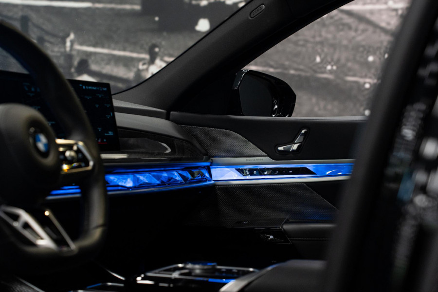 BMW 7 Serie 740d xDrive *M-Sport Pro / Bowers & Wilkins / Panorama / HUD / Surround View / Standverwarming*