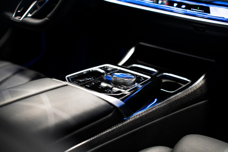 BMW 7 Serie 740d xDrive *M-Sport Pro / Bowers & Wilkins / Panorama / HUD / Surround View / Standverwarming*