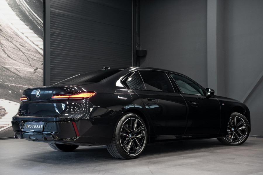 BMW 7 Serie 740d xDrive *M-Sport Pro / Bowers & Wilkins / Panorama / HUD / Surround View / Standverwarming*