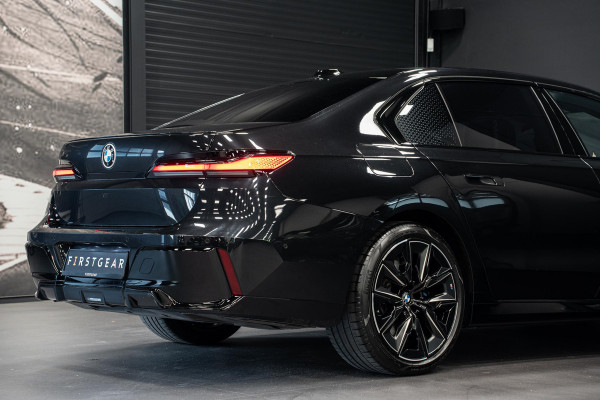 BMW 7 Serie 740d xDrive *M-Sport Pro / Bowers & Wilkins / Panorama / HUD / Surround View / Standverwarming*
