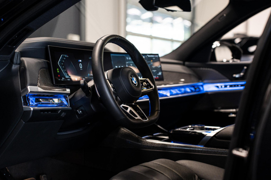 BMW 7 Serie 740d xDrive *M-Sport Pro / Bowers & Wilkins / Panorama / HUD / Surround View / Standverwarming*