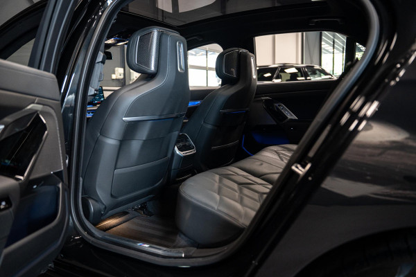 BMW 7 Serie 740d xDrive *M-Sport Pro / Bowers & Wilkins / Panorama / HUD / Surround View / Standverwarming*