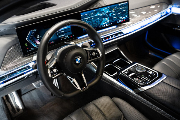 BMW 7 Serie 740d xDrive *M-Sport Pro / Bowers & Wilkins / Panorama / HUD / Surround View / Standverwarming*