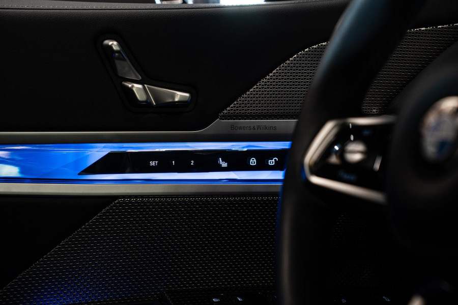 BMW 7 Serie 740d xDrive *M-Sport Pro / Bowers & Wilkins / Panorama / HUD / Surround View / Standverwarming*