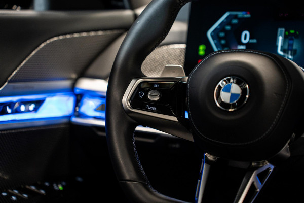 BMW 7 Serie 740d xDrive *M-Sport Pro / Bowers & Wilkins / Panorama / HUD / Surround View / Standverwarming*