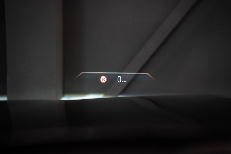 BMW 7 Serie 740d xDrive *M-Sport Pro / Bowers & Wilkins / Panorama / HUD / Surround View / Standverwarming*