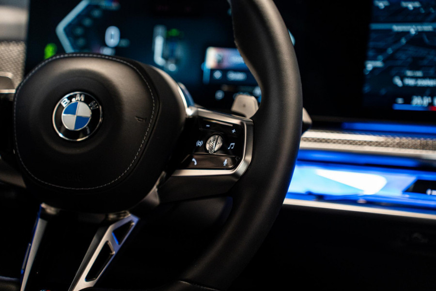 BMW 7 Serie 740d xDrive *M-Sport Pro / Bowers & Wilkins / Panorama / HUD / Surround View / Standverwarming*