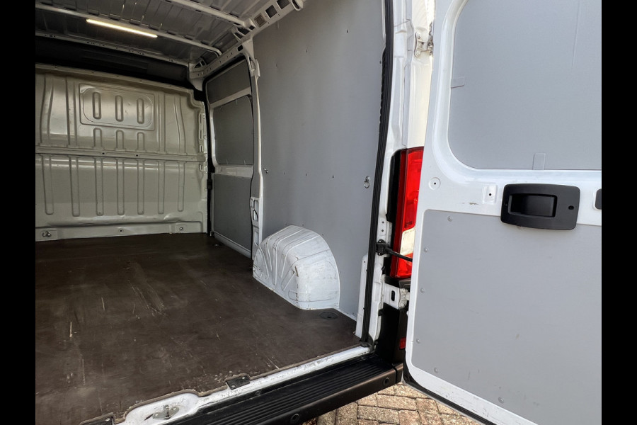 Opel Movano 2.2D 140 L2H2 3.5t Opel Movano 2.2D 140 L2H2 3.5t