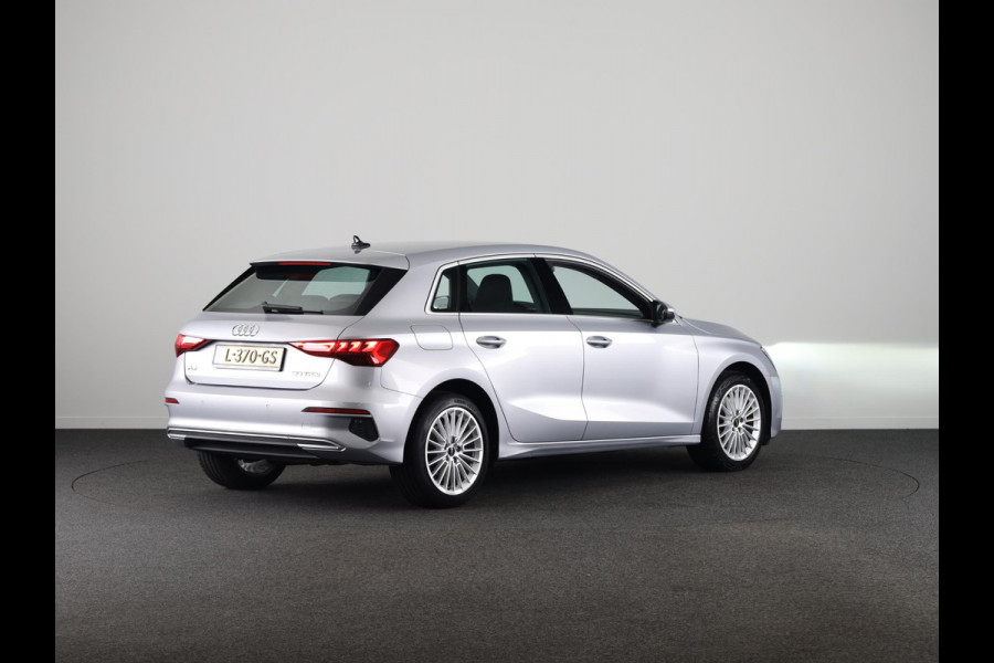 Audi A3 Sportback 30 TFSI Business edition 110pk S-tronic | Navigatie | Parkeersensoren | Led koplampen | Lichtmetalen velgen Audi A3 Sportback 30 TFSI Business edition 110pk S-tronic | Navigatie | Parkeersensoren | Led koplampen | Lichtmetalen velgen