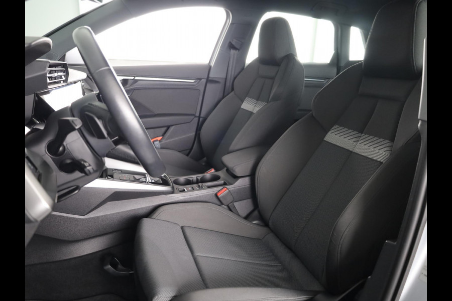 Audi A3 Sportback 30 TFSI Business edition 110pk S-tronic | Navigatie | Parkeersensoren | Led koplampen | Lichtmetalen velgen Audi A3 Sportback 30 TFSI Business edition 110pk S-tronic | Navigatie | Parkeersensoren | Led koplampen | Lichtmetalen velgen