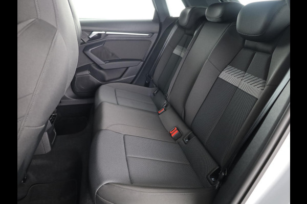 Audi A3 Sportback 30 TFSI Business edition 110pk S-tronic | Navigatie | Parkeersensoren | Led koplampen | Lichtmetalen velgen Audi A3 Sportback 30 TFSI Business edition 110pk S-tronic | Navigatie | Parkeersensoren | Led koplampen | Lichtmetalen velgen