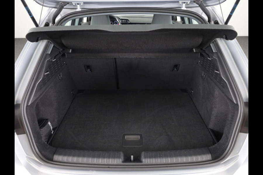 Audi A3 Sportback 30 TFSI Business edition 110pk S-tronic | Navigatie | Parkeersensoren | Led koplampen | Lichtmetalen velgen Audi A3 Sportback 30 TFSI Business edition 110pk S-tronic | Navigatie | Parkeersensoren | Led koplampen | Lichtmetalen velgen