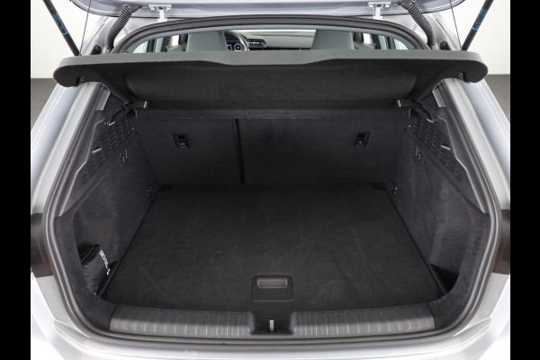 Audi A3 Sportback 30 TFSI Business edition 110pk S-tronic | Navigatie | Parkeersensoren | Led koplampen | Lichtmetalen velgen Audi A3 Sportback 30 TFSI Business edition 110pk S-tronic | Navigatie | Parkeersensoren | Led koplampen | Lichtmetalen velgen