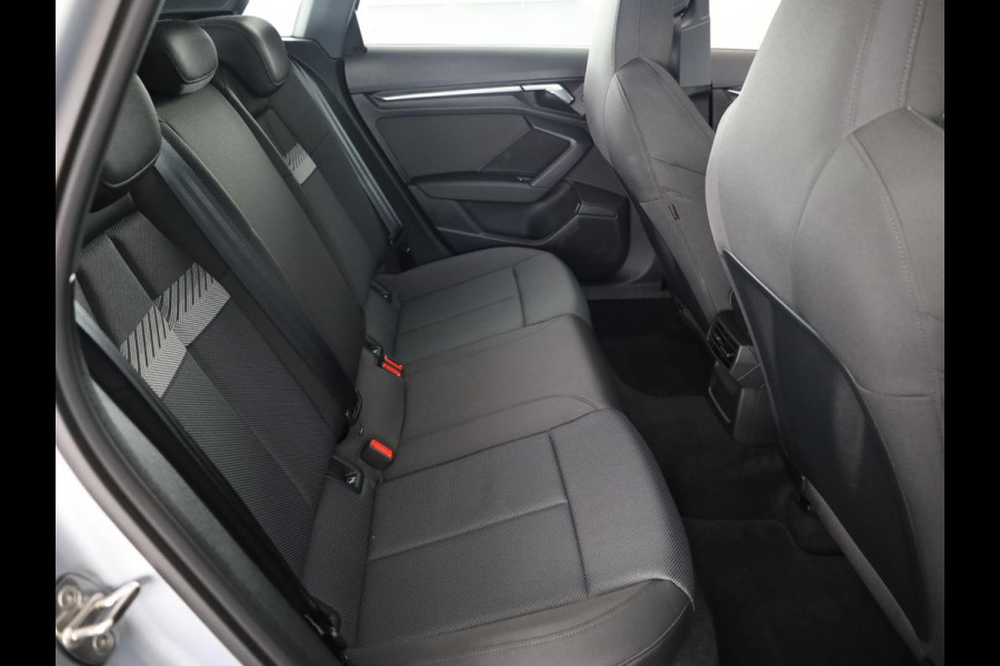 Audi A3 Sportback 30 TFSI Business edition 110pk S-tronic | Navigatie | Parkeersensoren | Led koplampen | Lichtmetalen velgen Audi A3 Sportback 30 TFSI Business edition 110pk S-tronic | Navigatie | Parkeersensoren | Led koplampen | Lichtmetalen velgen