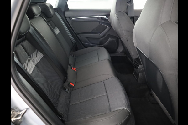 Audi A3 Sportback 30 TFSI Business edition 110pk S-tronic | Navigatie | Parkeersensoren | Led koplampen | Lichtmetalen velgen Audi A3 Sportback 30 TFSI Business edition 110pk S-tronic | Navigatie | Parkeersensoren | Led koplampen | Lichtmetalen velgen
