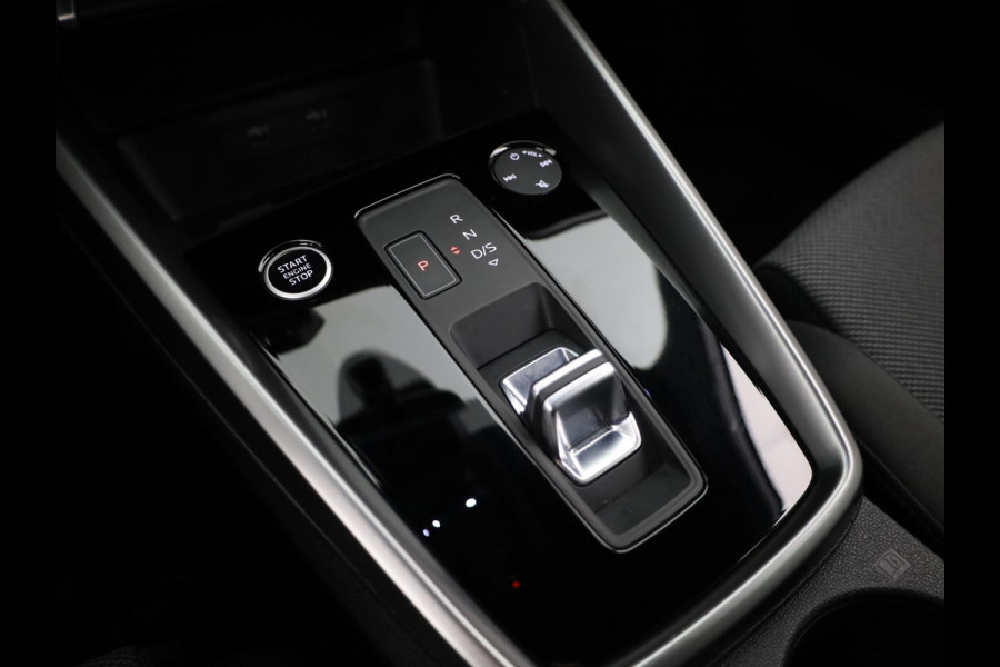 Audi A3 Sportback 30 TFSI Business edition 110pk S-tronic | Navigatie | Parkeersensoren | Led koplampen | Lichtmetalen velgen Audi A3 Sportback 30 TFSI Business edition 110pk S-tronic | Navigatie | Parkeersensoren | Led koplampen | Lichtmetalen velgen