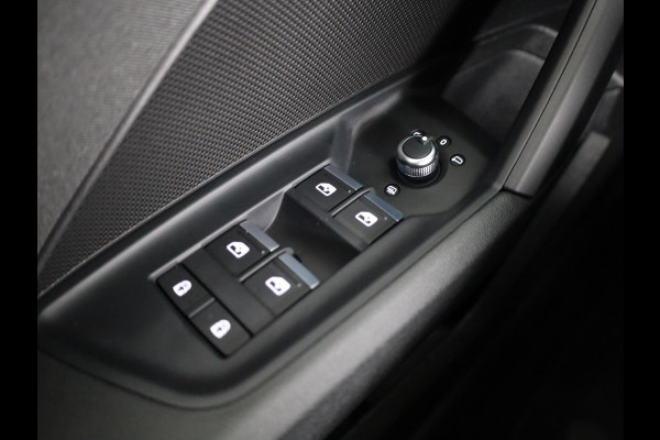 Audi A3 Sportback 30 TFSI Business edition 110pk S-tronic | Navigatie | Parkeersensoren | Led koplampen | Lichtmetalen velgen Audi A3 Sportback 30 TFSI Business edition 110pk S-tronic | Navigatie | Parkeersensoren | Led koplampen | Lichtmetalen velgen