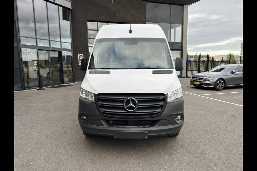 Mercedes-Benz Sprinter 317 CDI L2 H2 2800KG Trekhaak / MBUX / Camera / Navigatie / Stand kachel / Airco / 270 Graden achterdeuren