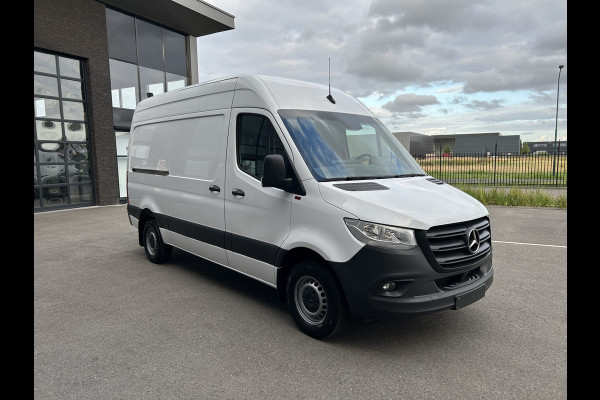 Mercedes-Benz Sprinter 317 CDI L2 H2 2800KG Trekhaak / MBUX / Camera / Navigatie / Stand kachel / Airco / 270 Graden achterdeuren