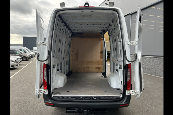 Mercedes-Benz Sprinter 317 CDI L2 H2 2800KG Trekhaak / MBUX / Camera / Navigatie / Stand kachel / Airco / 270 Graden achterdeuren