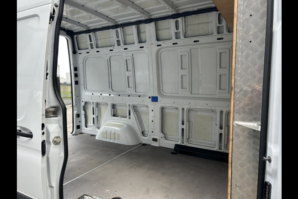 Mercedes-Benz Sprinter 317 CDI L2 H2 2800KG Trekhaak / MBUX / Camera / Navigatie / Stand kachel / Airco / 270 Graden achterdeuren