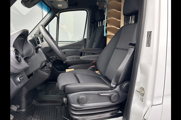 Mercedes-Benz Sprinter 317 CDI L2 H2 2800KG Trekhaak / MBUX / Camera / Navigatie / Stand kachel / Airco / 270 Graden achterdeuren