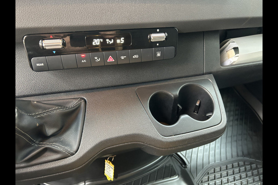 Mercedes-Benz Sprinter 317 CDI L2 H2 2800KG Trekhaak / MBUX / Camera / Navigatie / Stand kachel / Airco / 270 Graden achterdeuren