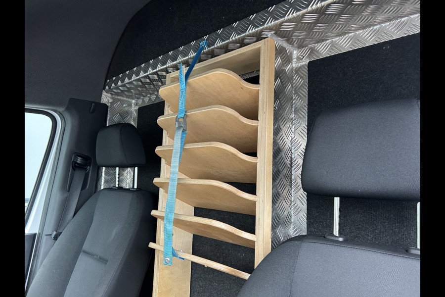 Mercedes-Benz Sprinter 317 CDI L2 H2 2800KG Trekhaak / MBUX / Camera / Navigatie / Stand kachel / Airco / 270 Graden achterdeuren
